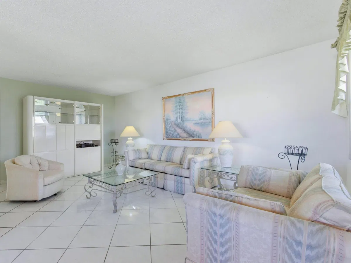 Unit 212 photo 7
