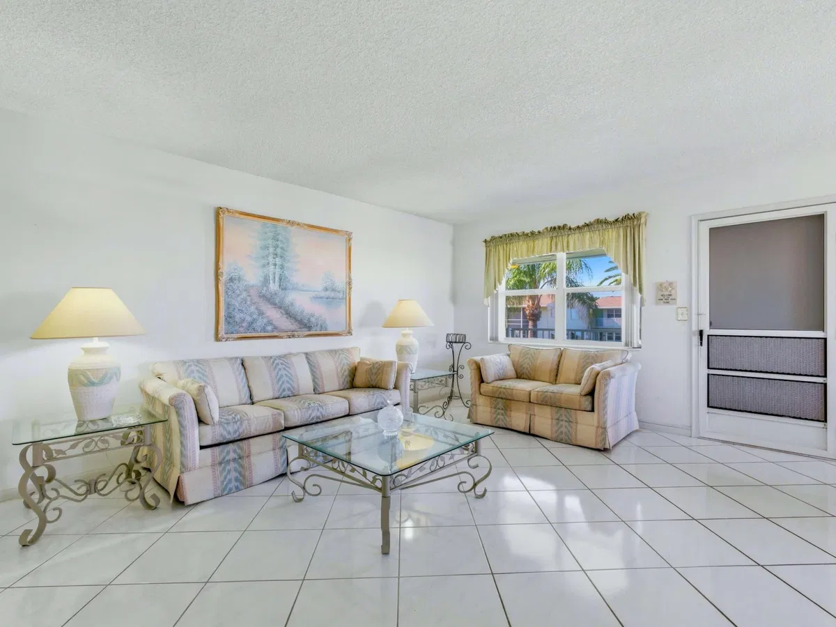 Unit 212 photo 10