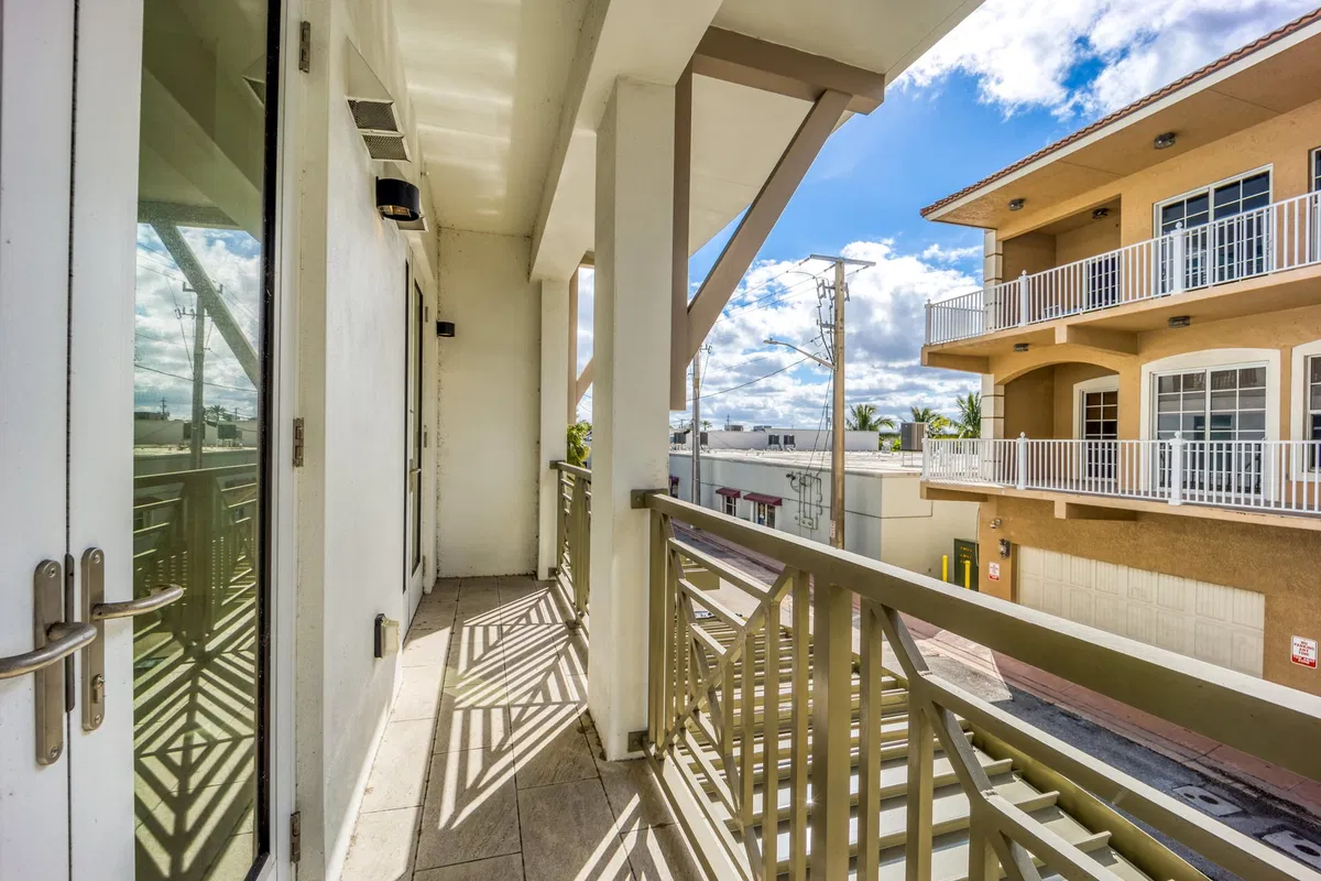 Unit 211 photo 10