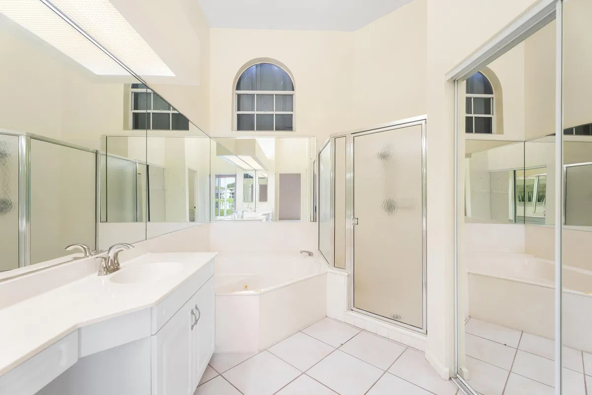 Eastpointe Country Club Residence photo 25