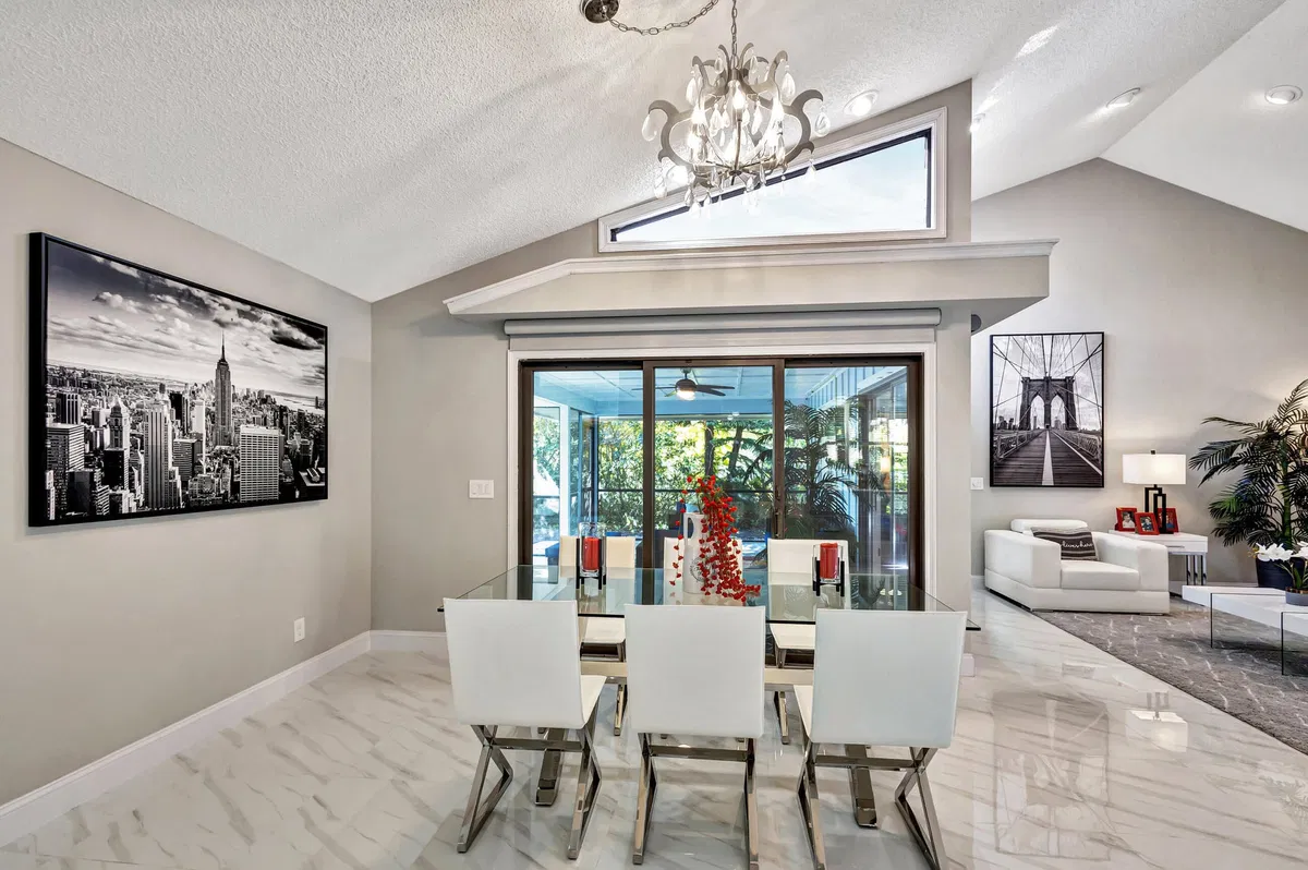 Residence photo 19