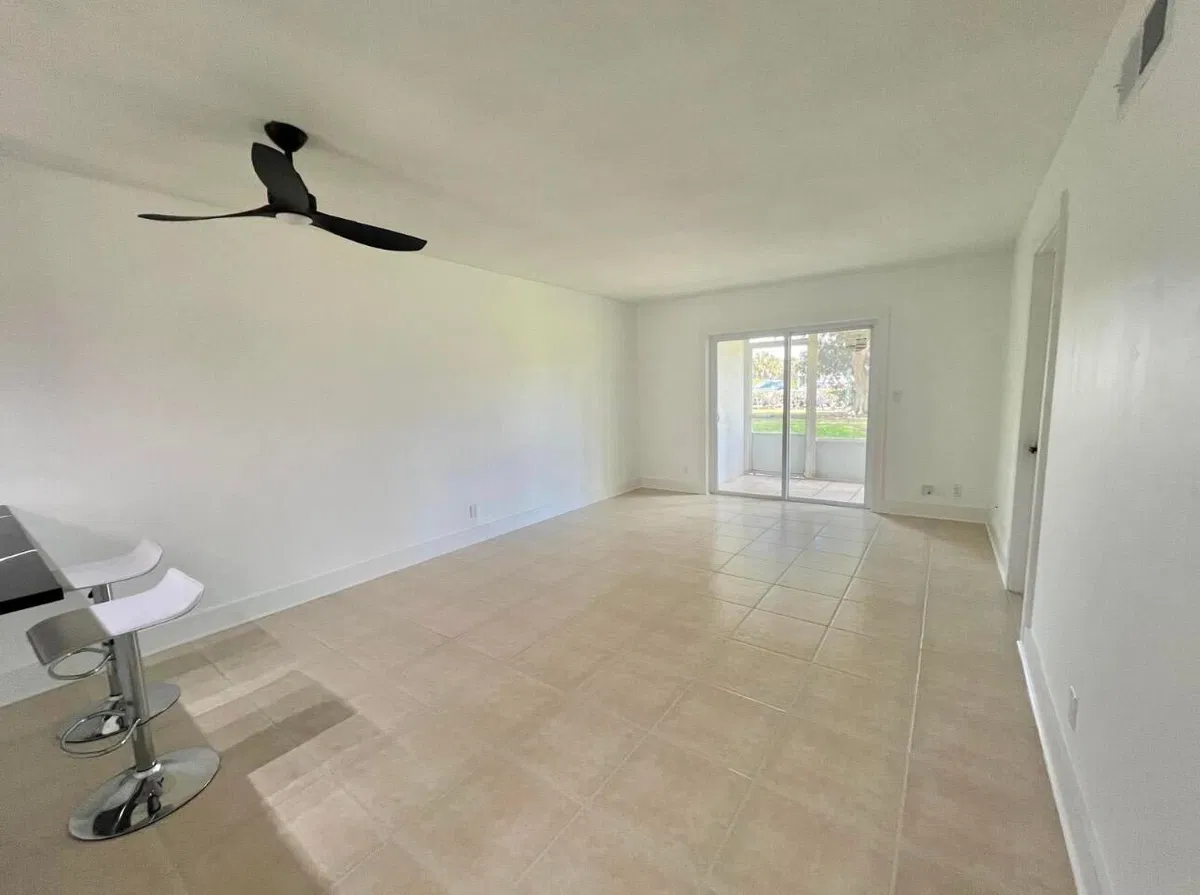Unit 104 photo 10