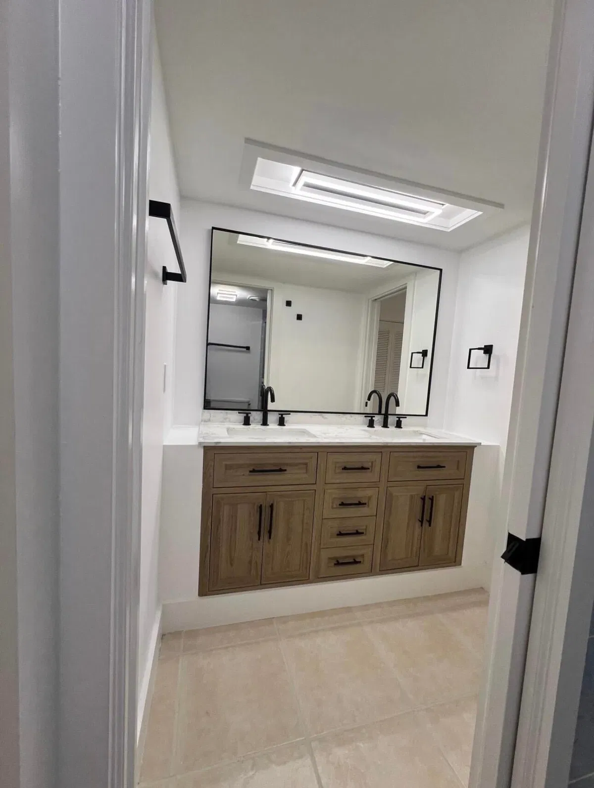 Unit 104 photo 16