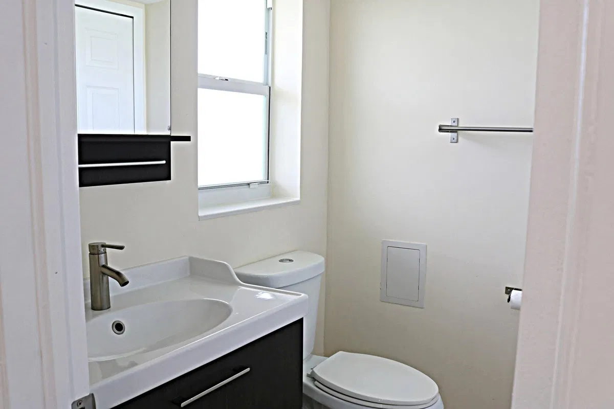 Unit 1070 photo 10