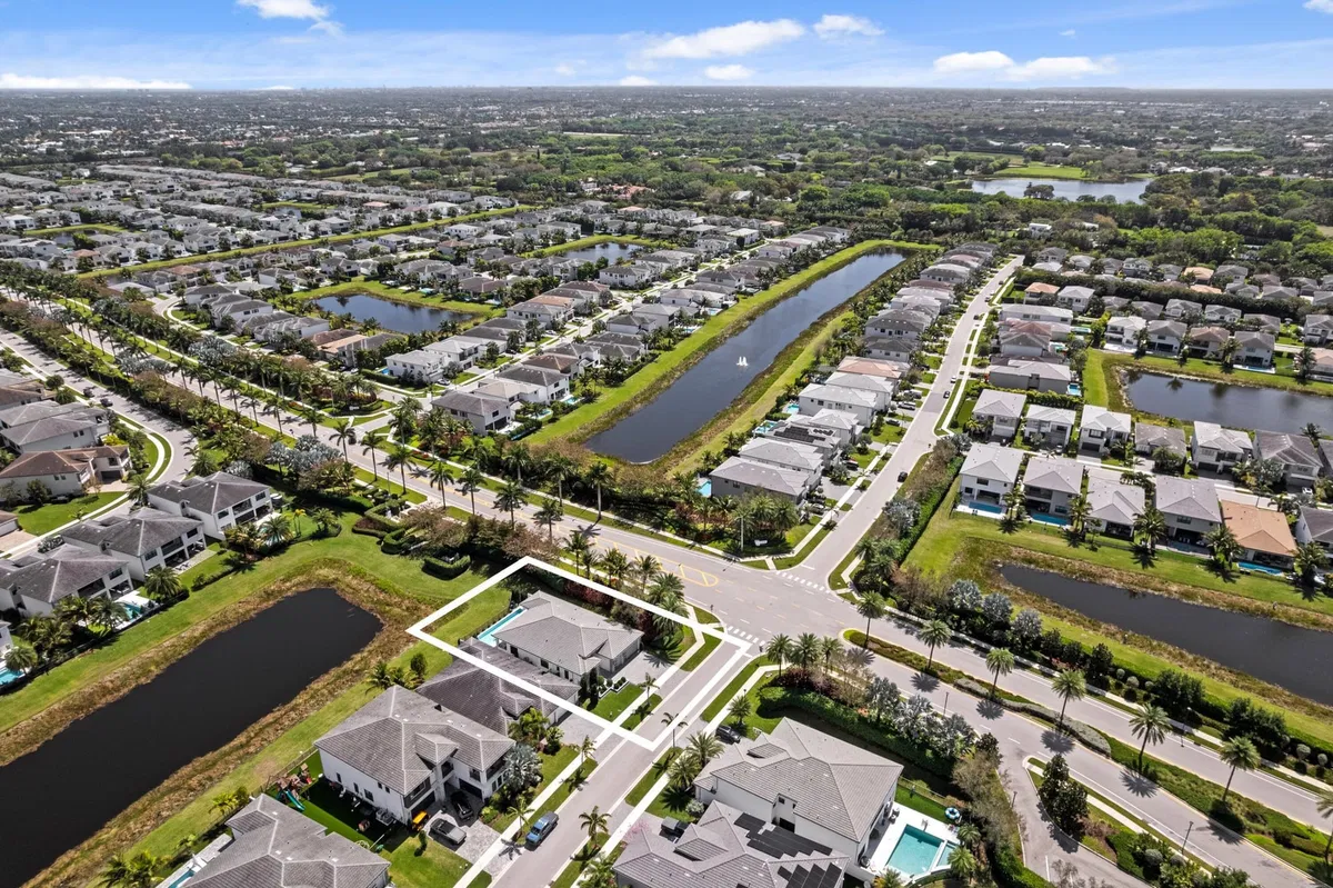 Boca Bridges Residence photo 43