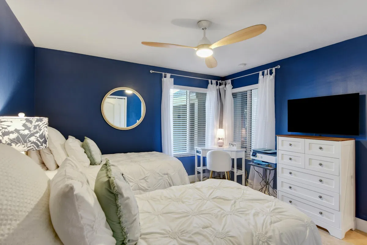 Unit 104 photo 16