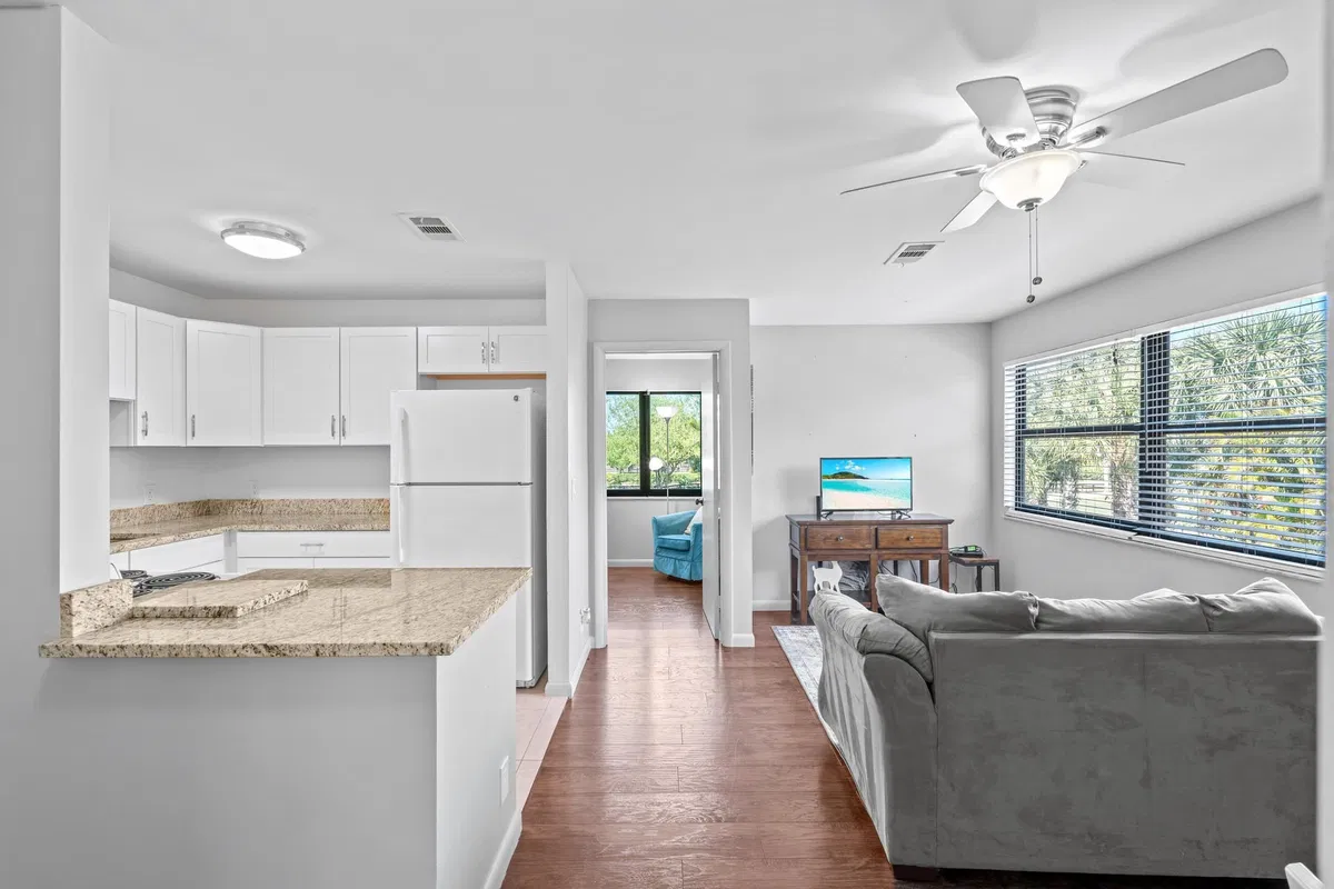  Residence photo 76