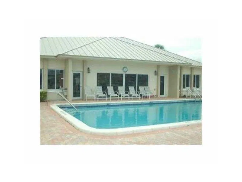 Unit C14 photo 16