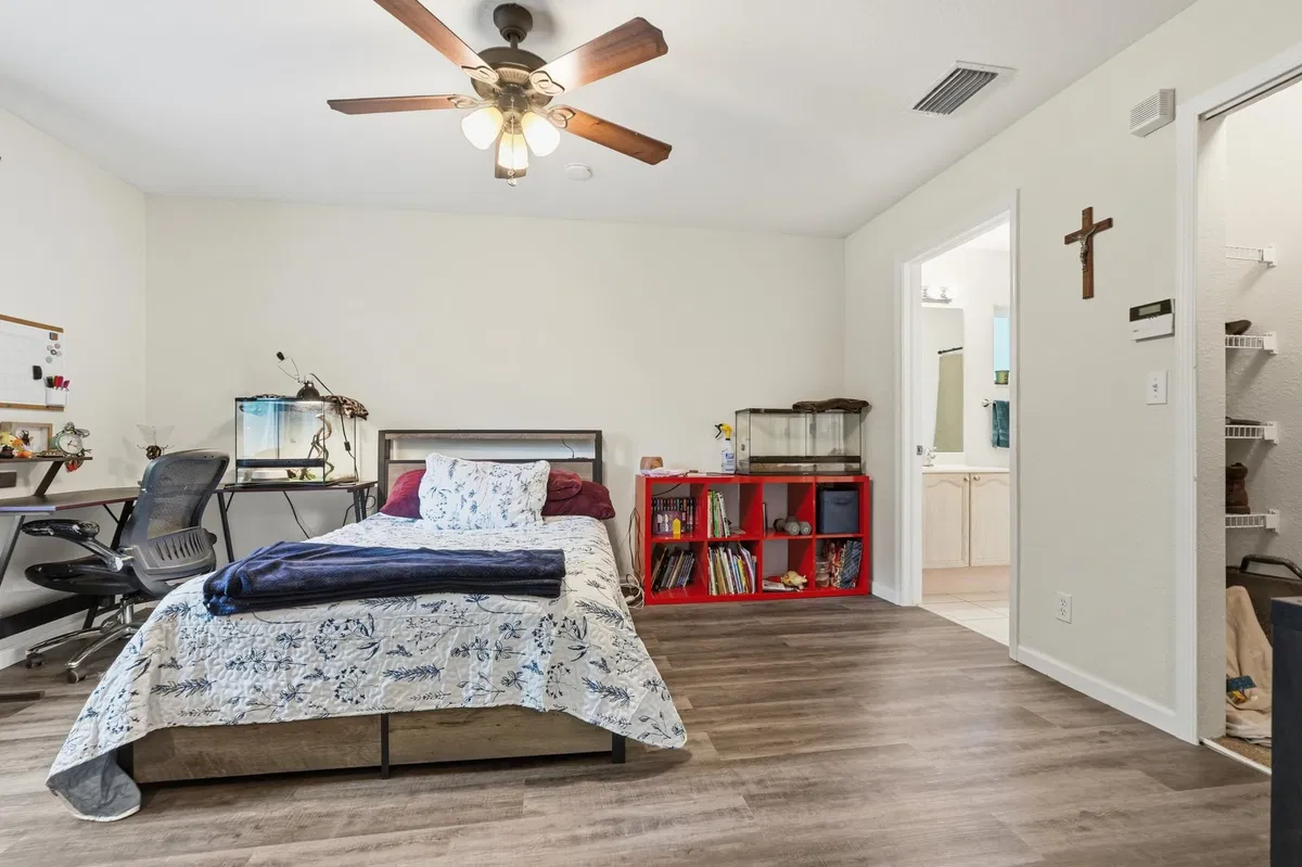 Residence photo 37