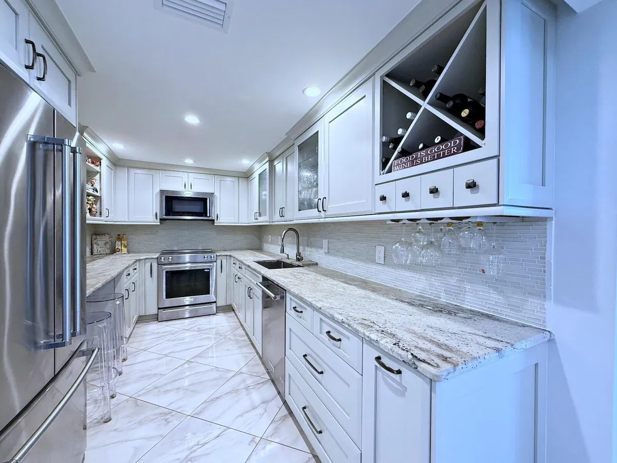 Barclay Condo Unit 305 photo 4