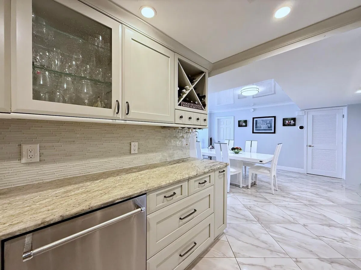 Barclay Condo Unit 305 photo 7