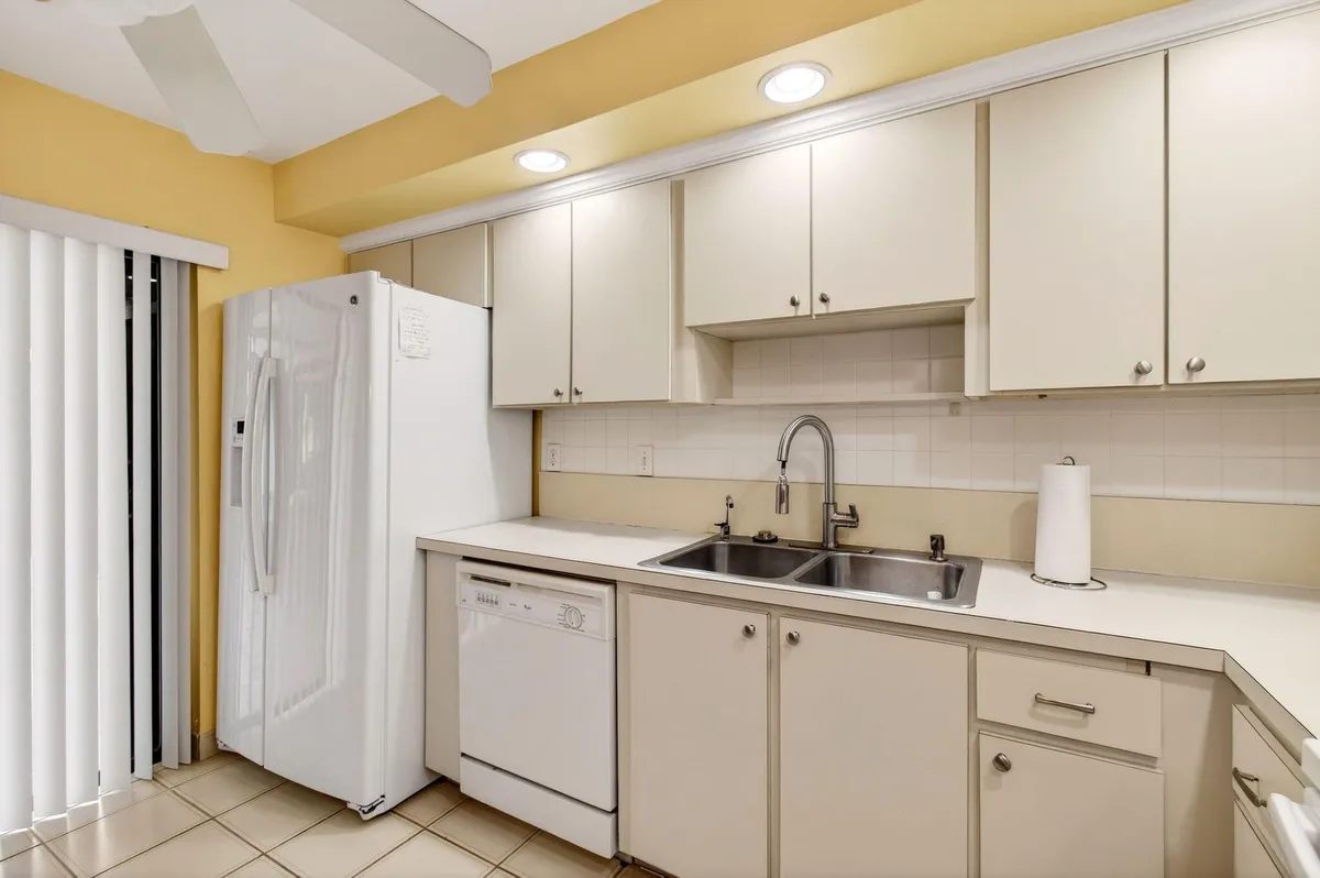  Unit C photo 25