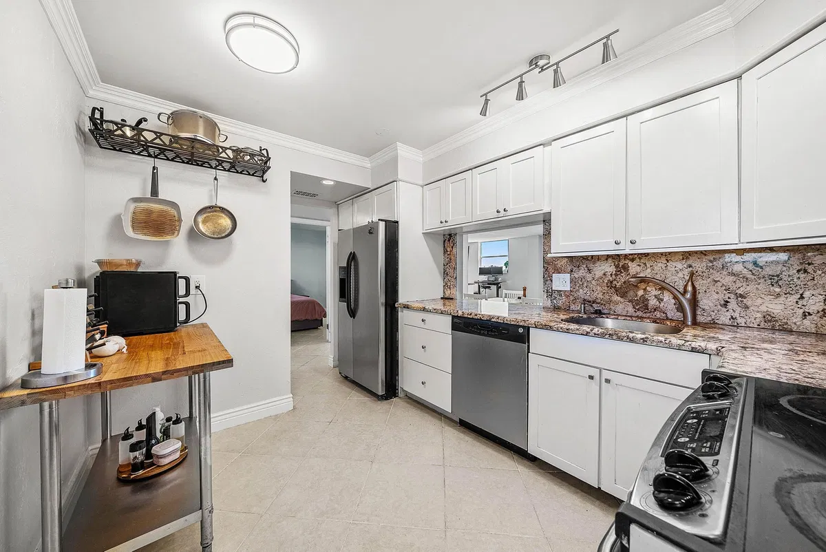  Unit 415 photo 7