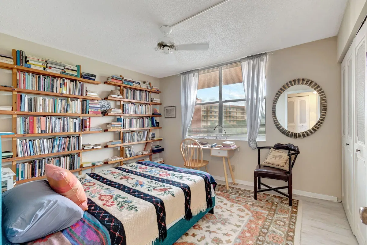 Unit 402 photo 19