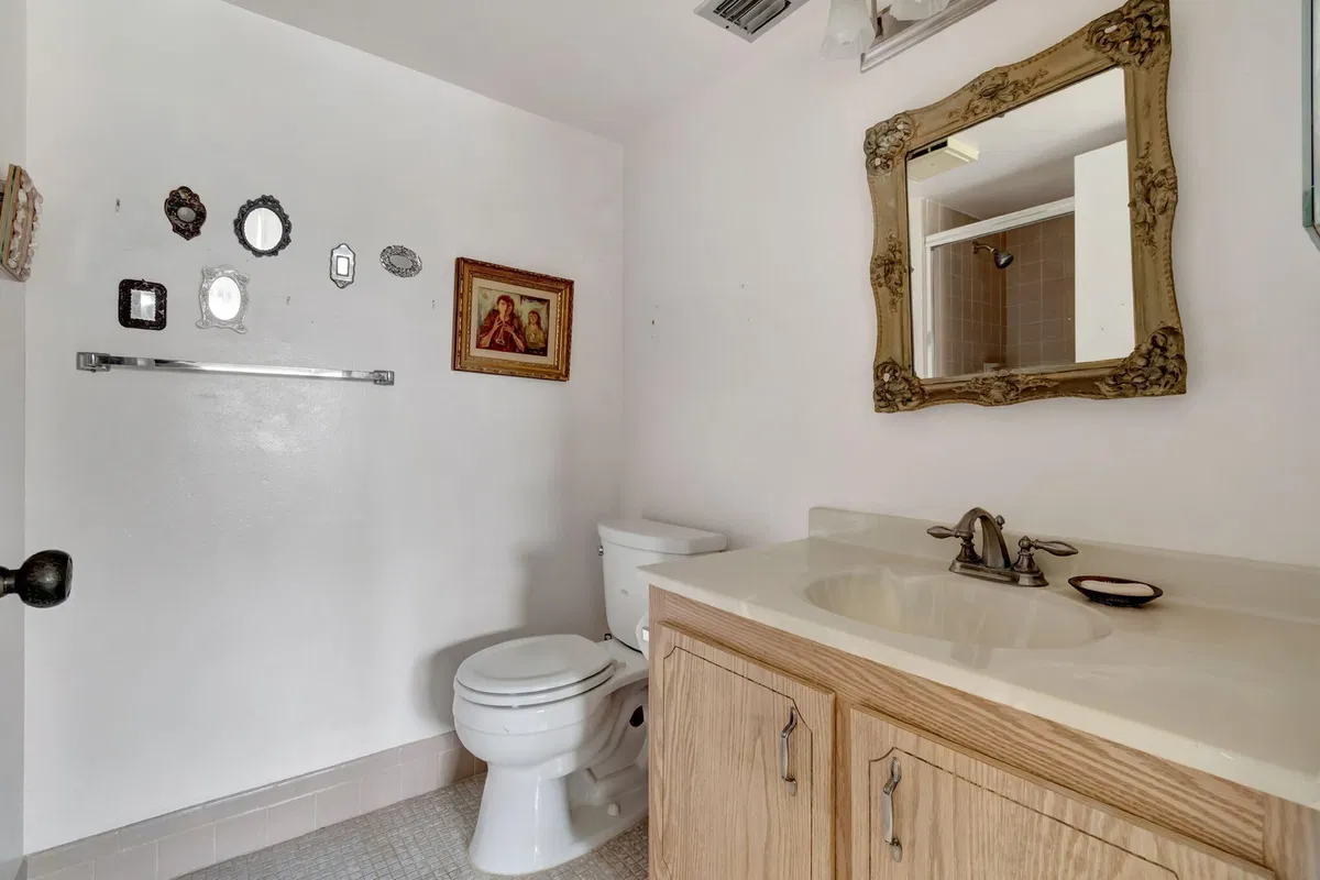 Unit 402 photo 25