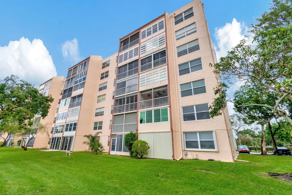 Unit 402 photo 34