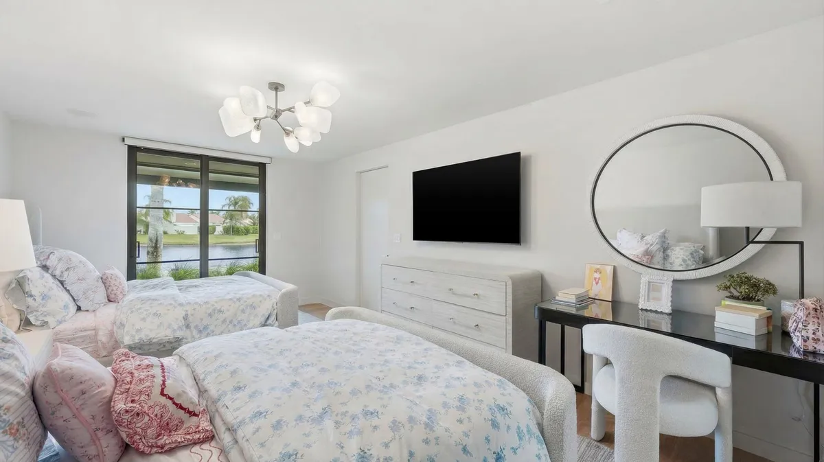 Pebblewood Residence photo 31