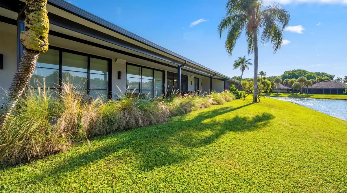 Pebblewood Residence photo 37