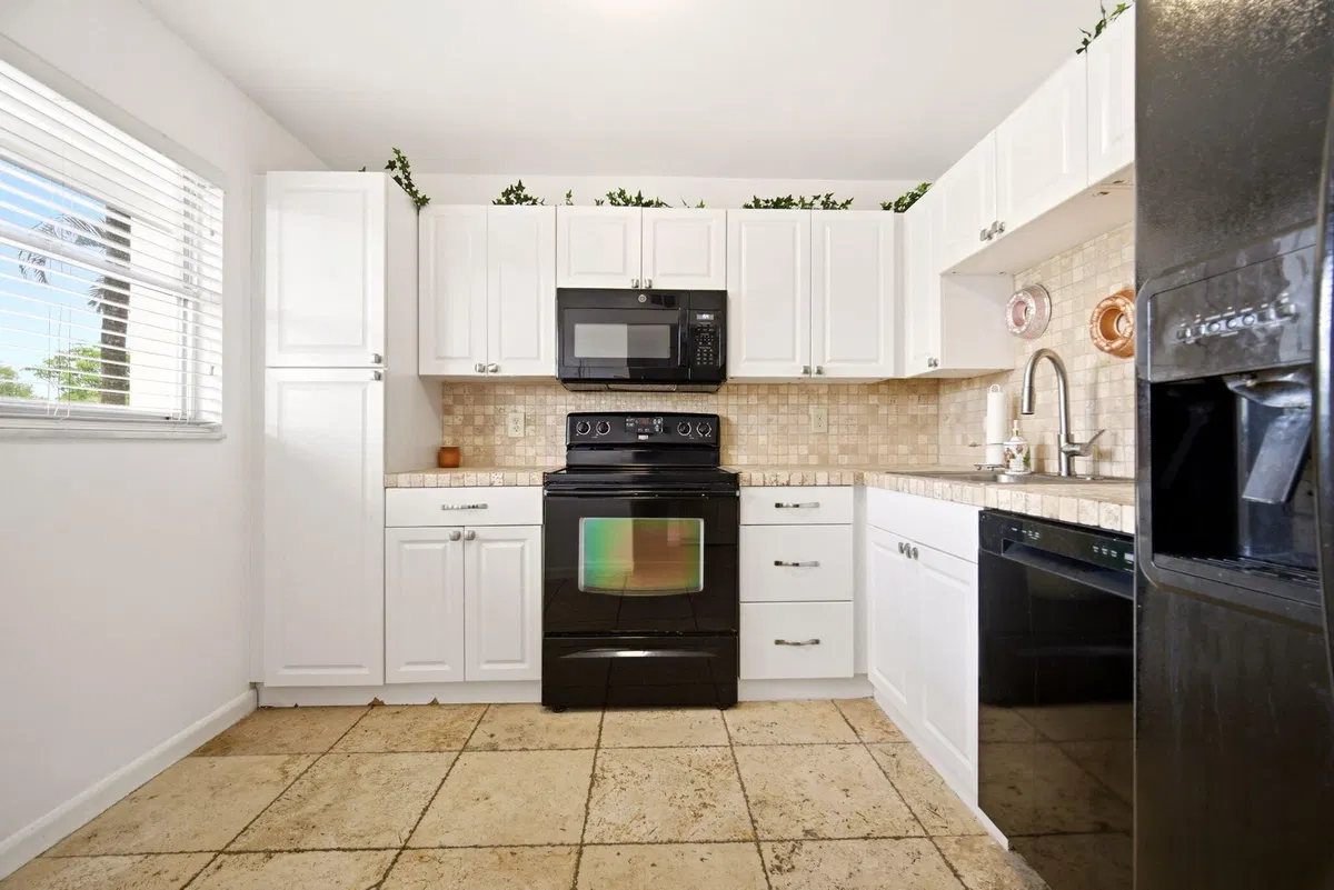 Unit 203 photo 4