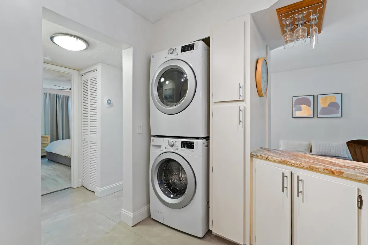 Unit E104 photo 22