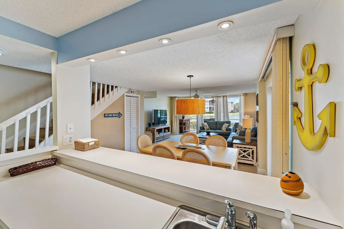 Unit A105 photo 10