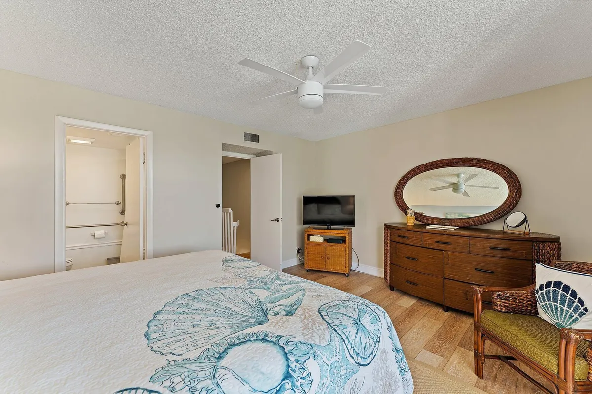Unit A105 photo 25