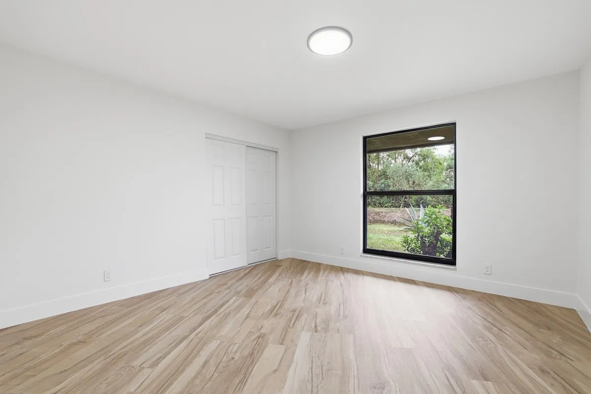 Residence photo 16