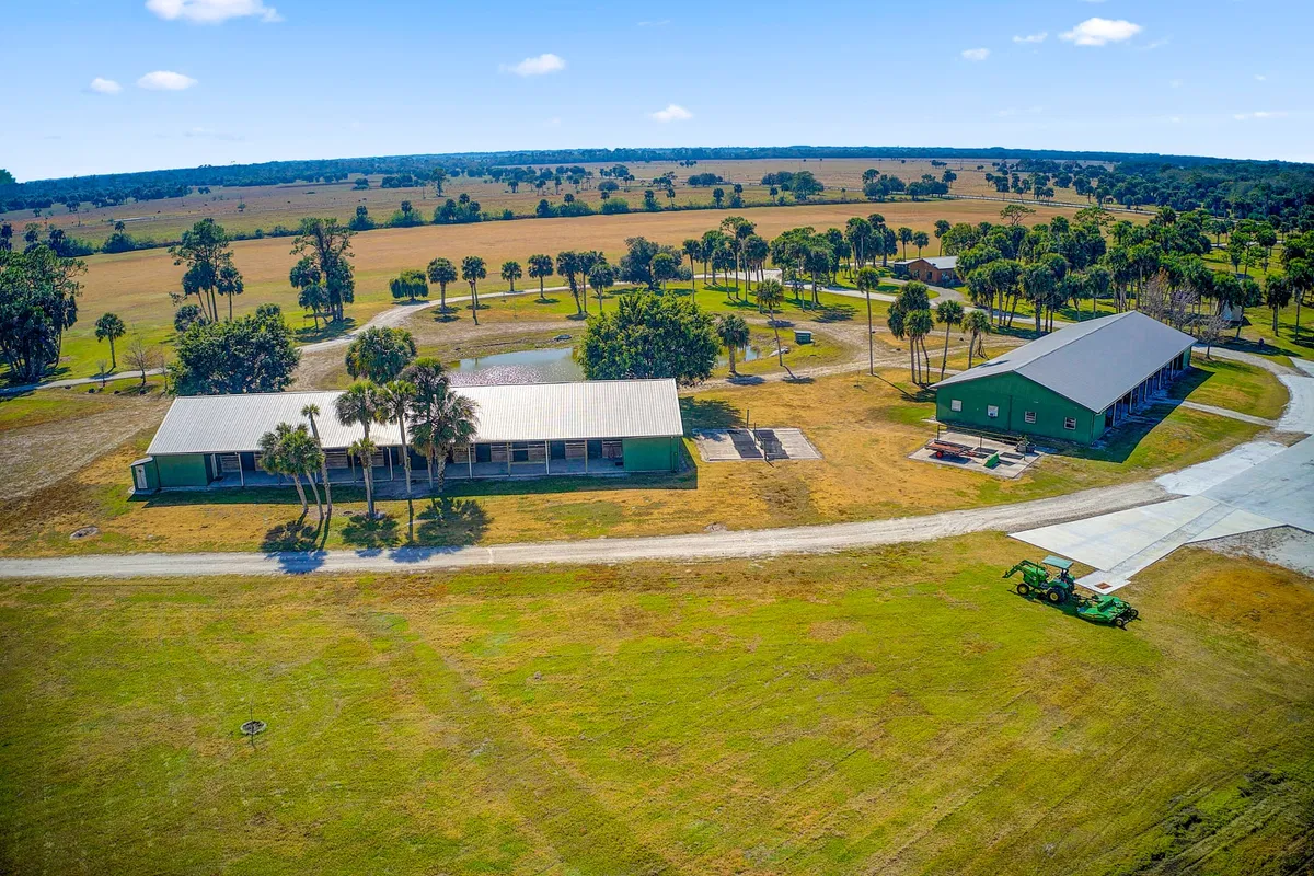 Residence photo 16