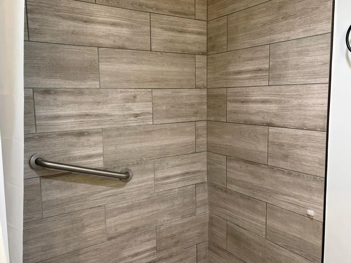 Unit 105 photo 16