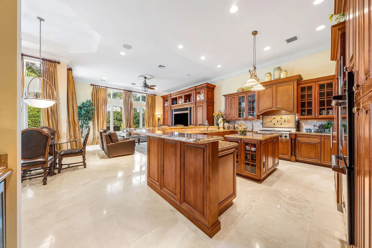 Royal Palm Yacht and Country Club Residence photo 16