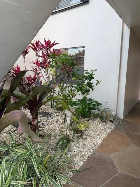 Unit 99 photo 19