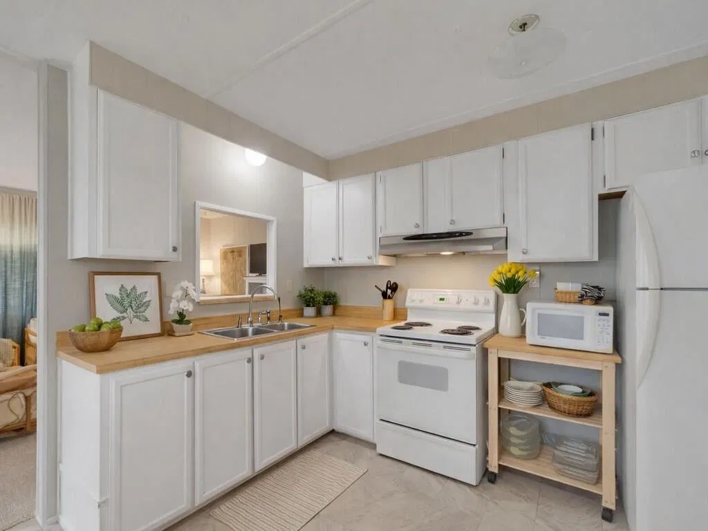 Unit 145 photo 10