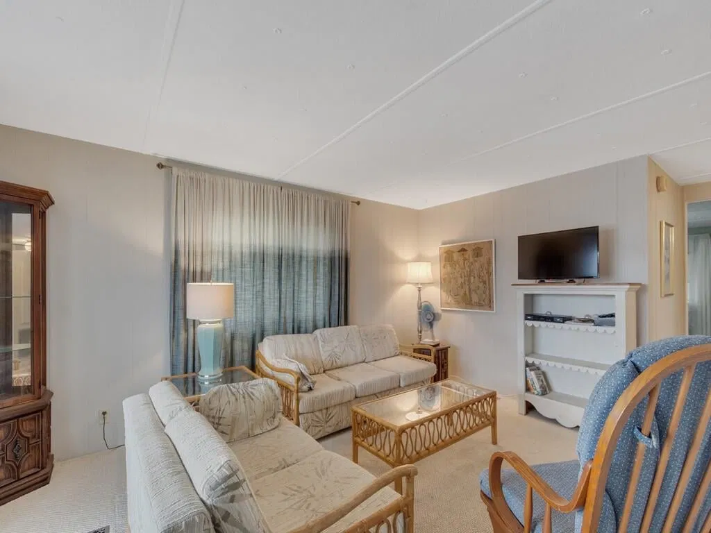 Unit 145 photo 13