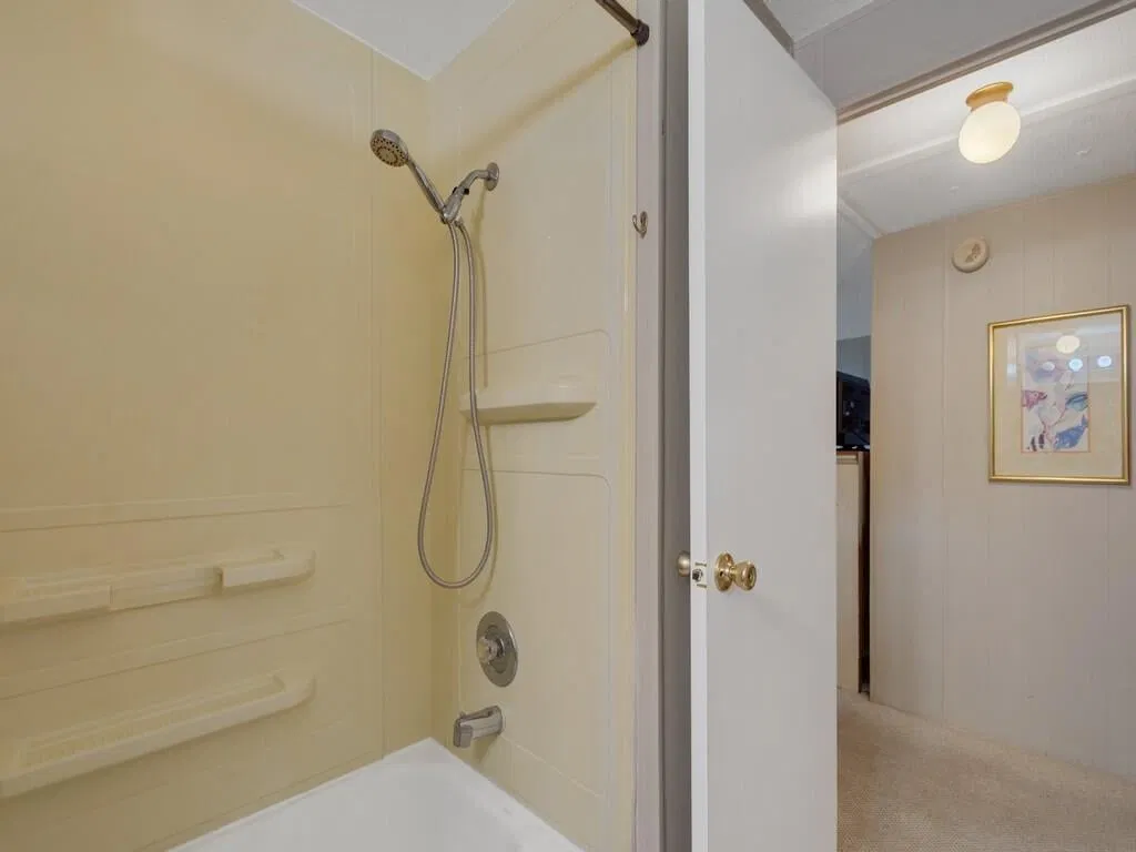 Unit 145 photo 19