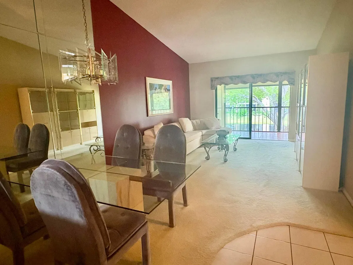 Unit 526 photo 7