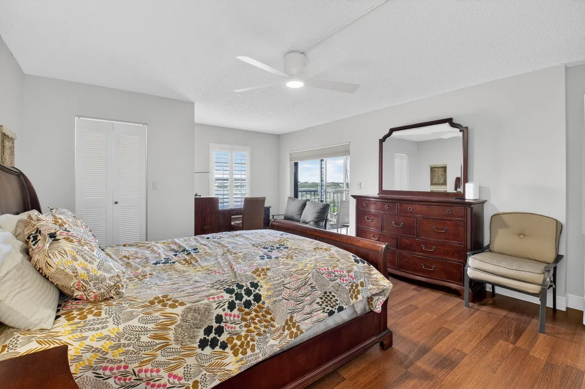Unit 607 photo 22