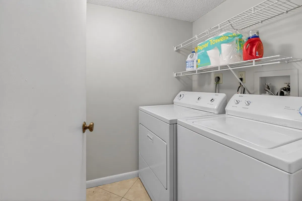 Unit 607 photo 28
