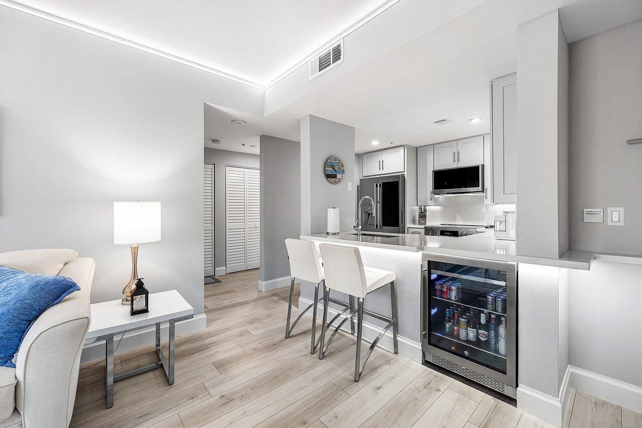 The Strand Unit 1115 photo 4