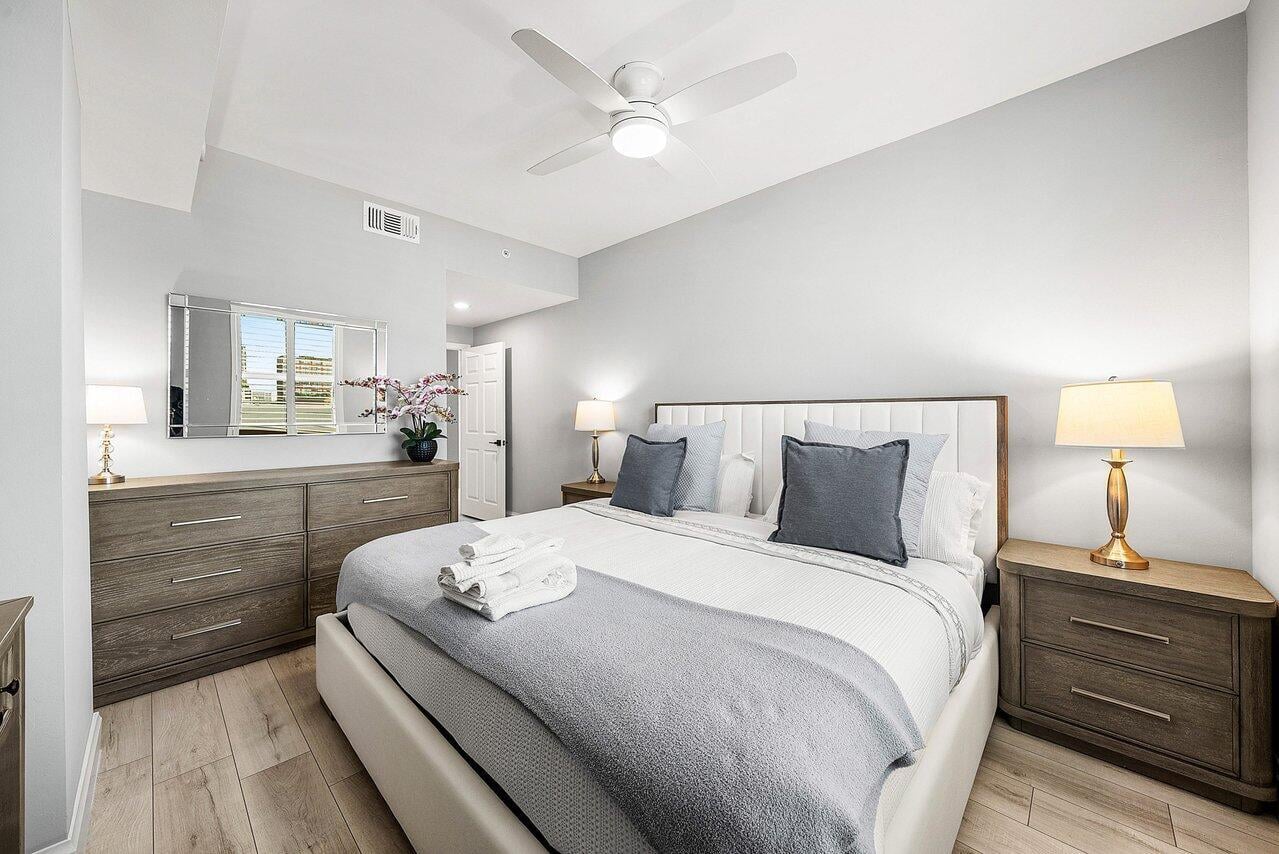 The Strand Unit 1115 photo 16