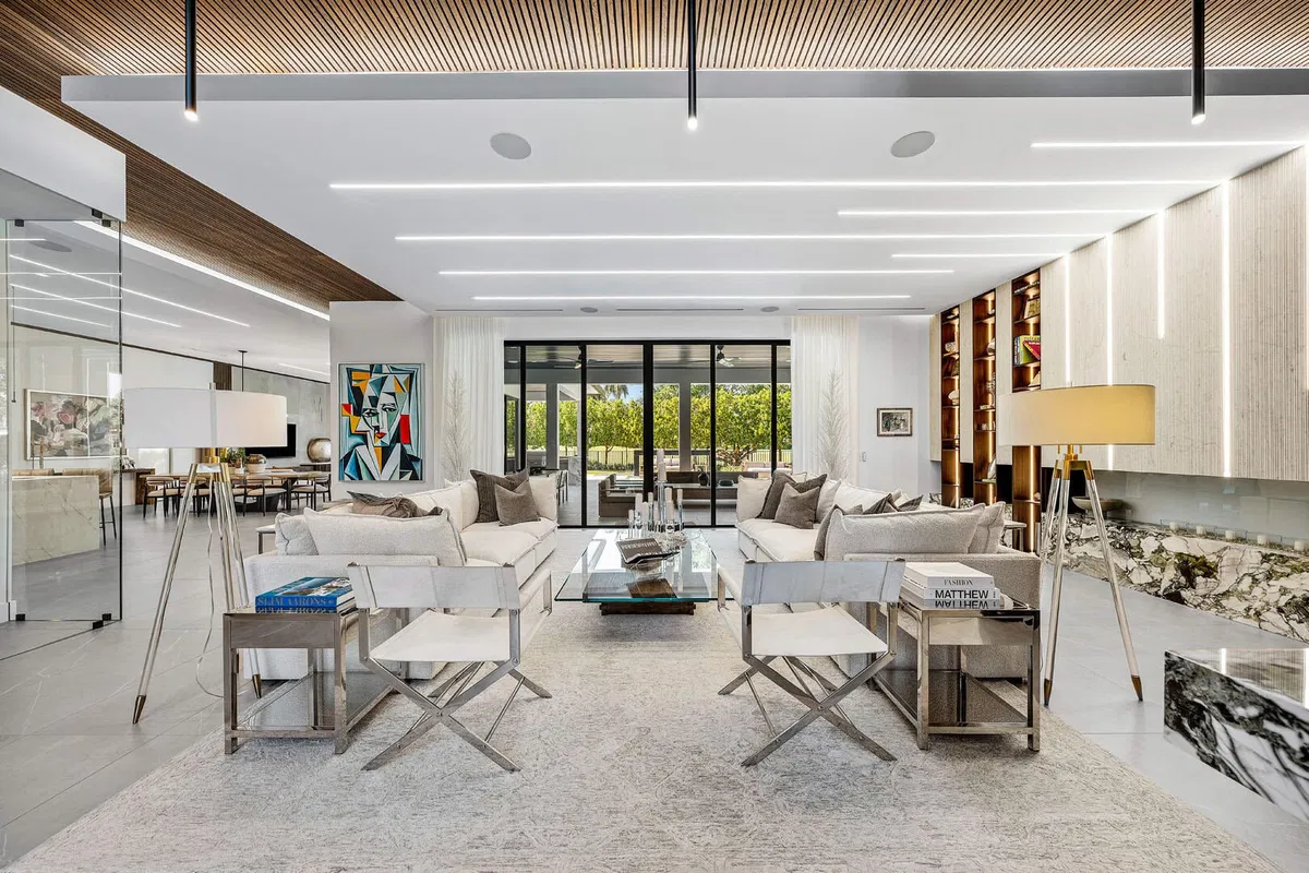 Royal Palm Yacht and Country Club Residence photo 16