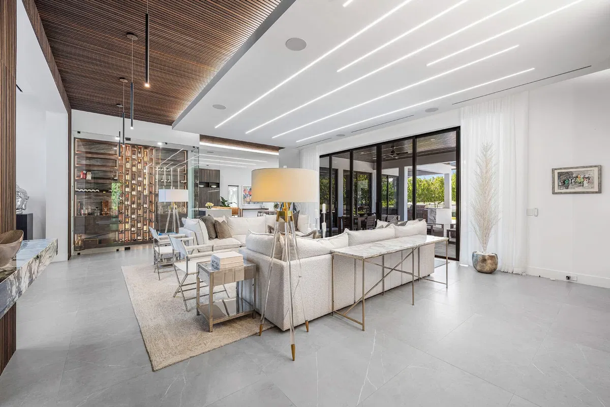 Royal Palm Yacht and Country Club Residence photo 19