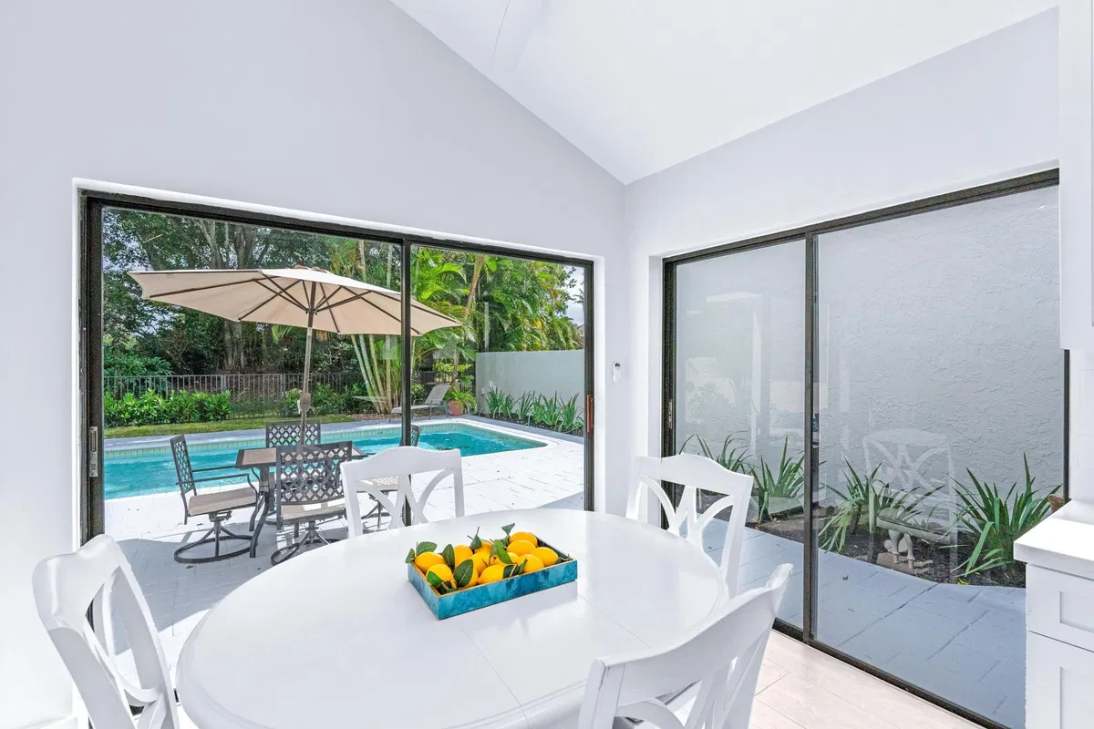Windsor Way Residence photo 13