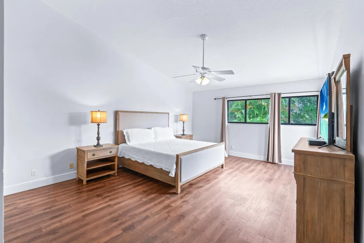 Windsor Way Residence photo 28
