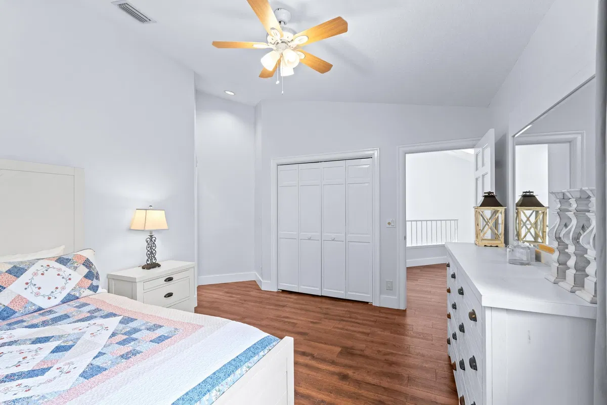 Windsor Way Residence photo 31