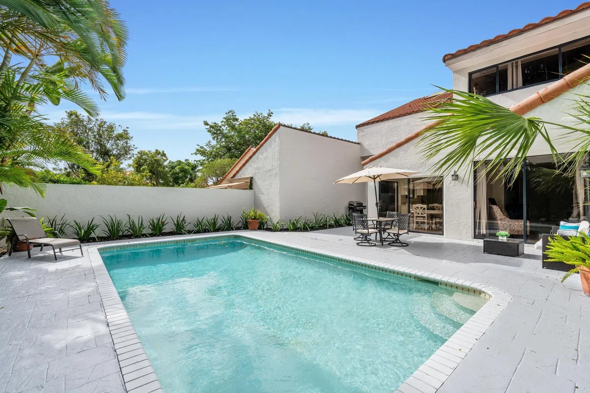 Windsor Way Residence photo 40