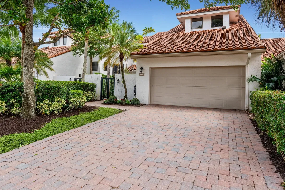 Windsor Way Residence photo 46