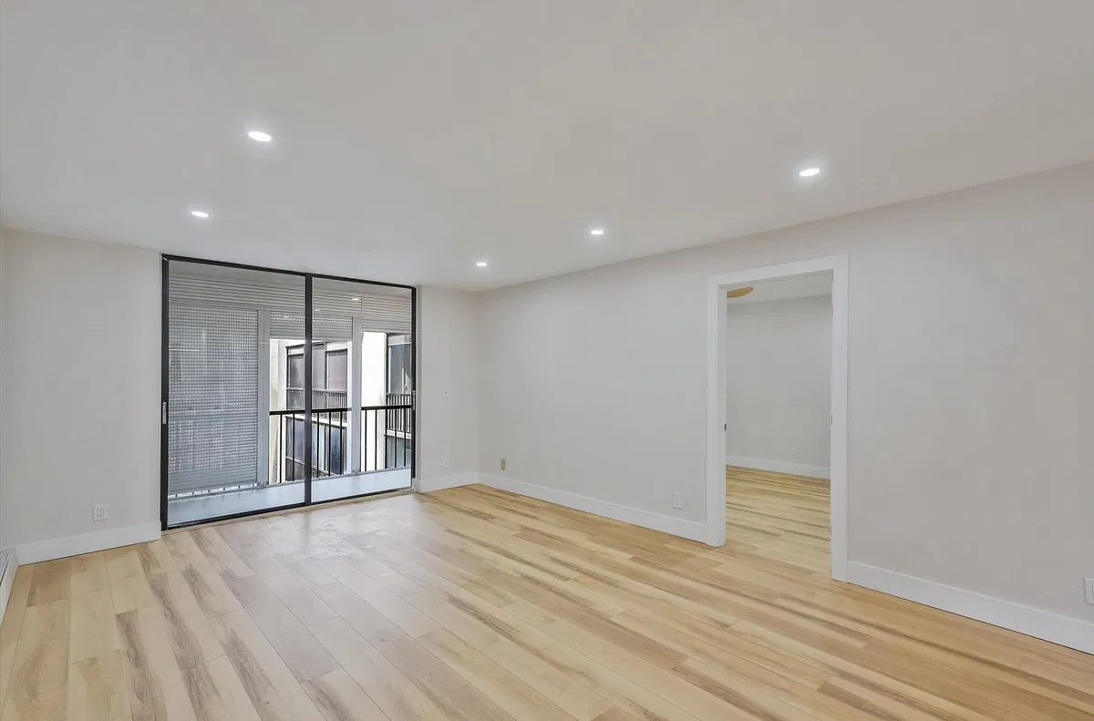 Unit 321 photo 13