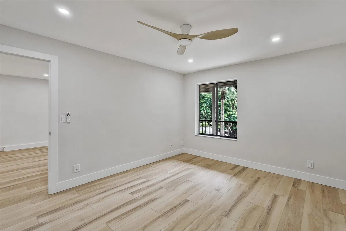 Unit 321 photo 19