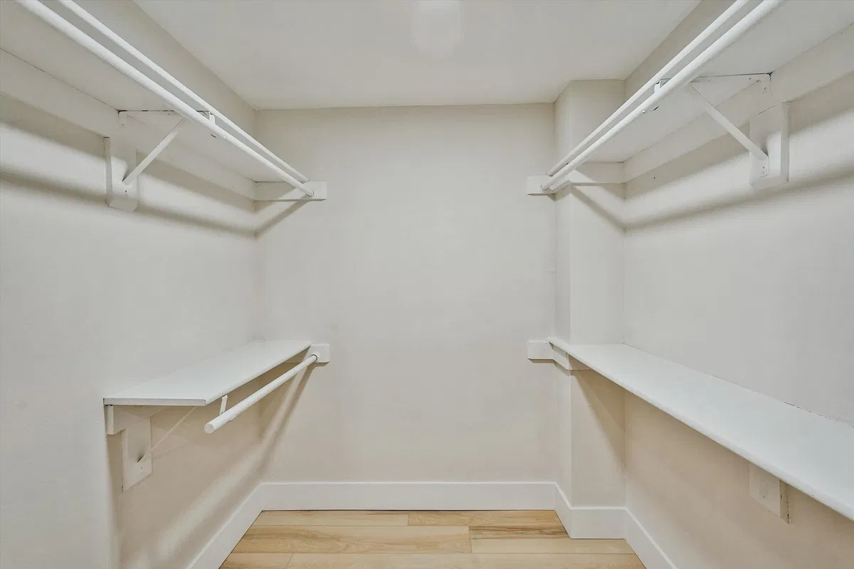 Unit 321 photo 22