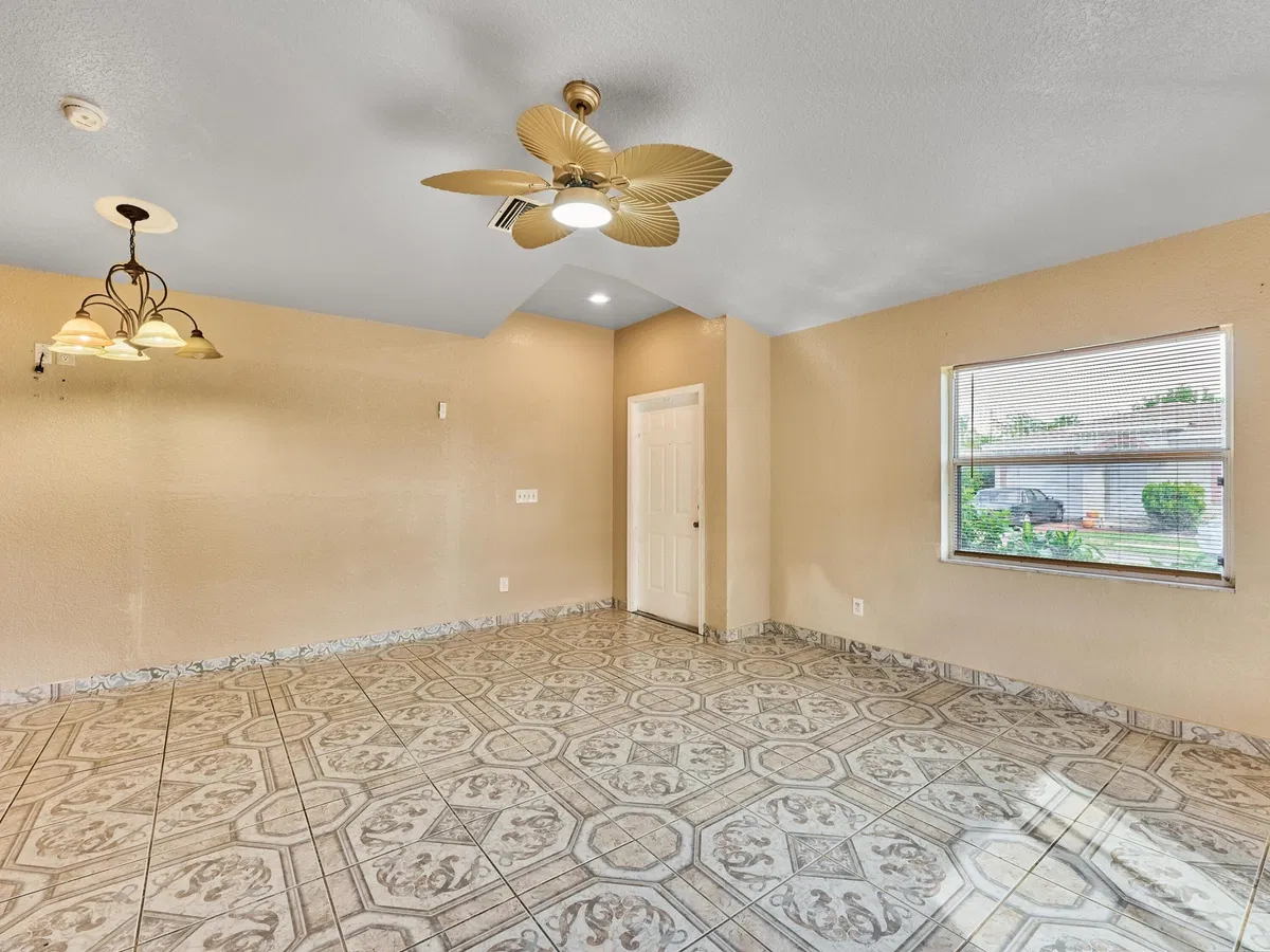  Residence photo 10